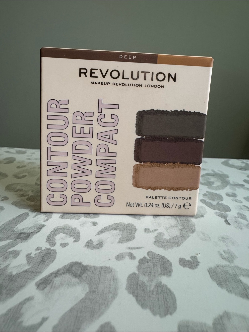 Revolution Contour Powder Compact — Deep Brown, Taupe, Tan